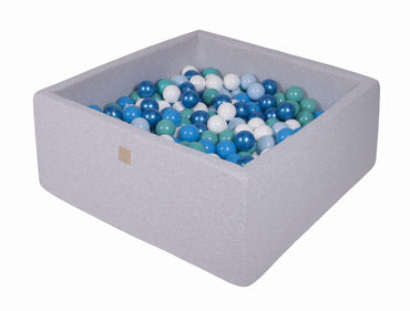 Vierkante ballenbak - Licht grijs met Babyblauwe, Blauwe, Turquoise, Witte en Parelblauwe ballen